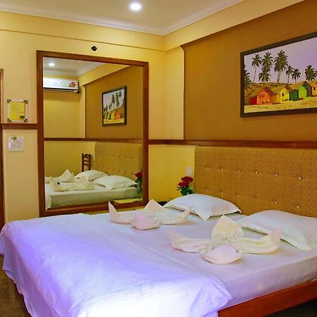 Summerville Beach Resort Candolim Exteriör bild