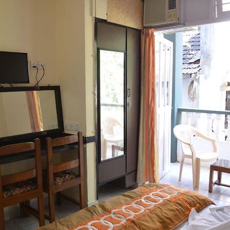 Summerville Beach Resort Candolim Exteriör bild