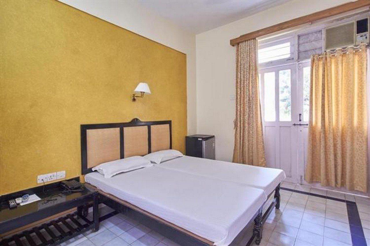 Summerville Beach Resort Candolim Exteriör bild