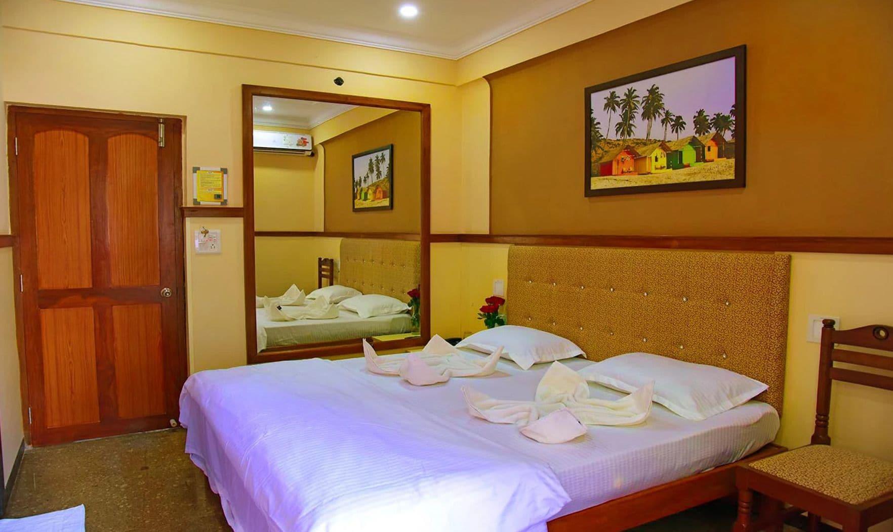 Summerville Beach Resort Candolim Exteriör bild
