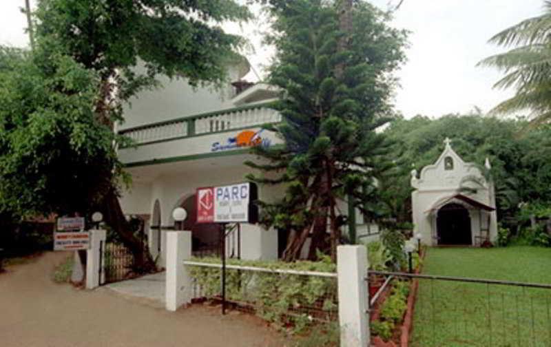 Summerville Beach Resort Candolim Exteriör bild